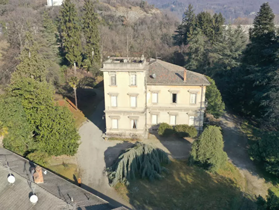 Immagine 1 di Villa in vendita  in Via Canton Chiedo 16 a Caravate