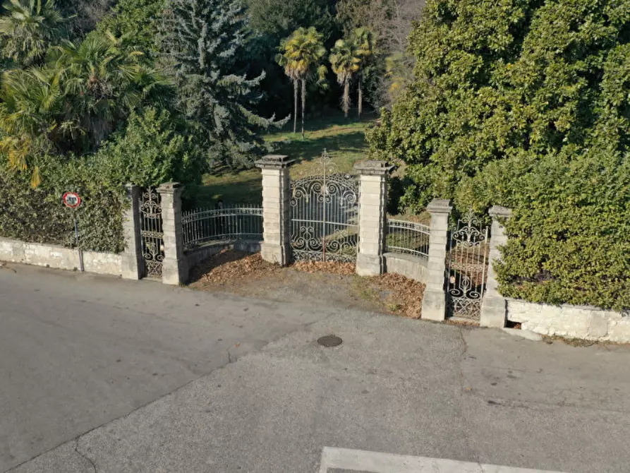 Immagine 24 di Villa in vendita  in Via Canton Chiedo 16 a Caravate