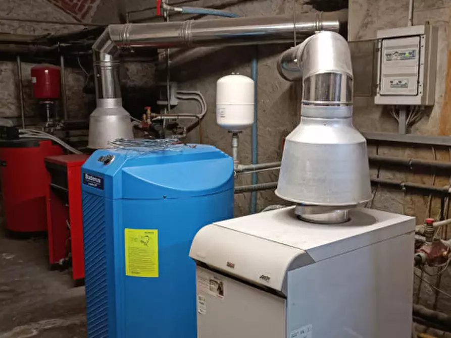 Immagine 31 di Villa in vendita  in Via Canton Chiedo 16 a Caravate