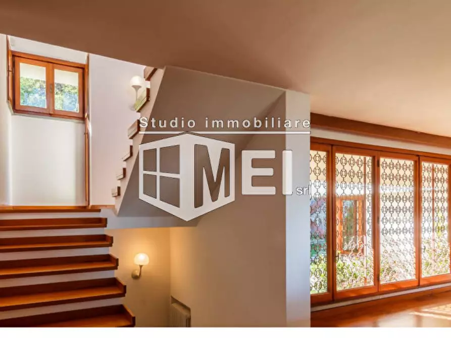 Immagine 27 di Villa in vendita  in viale del tirreno 71 a Livorno