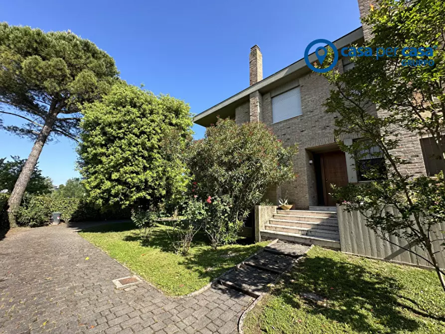 Immagine 1 di Villa in vendita  in via Altieri a Padova