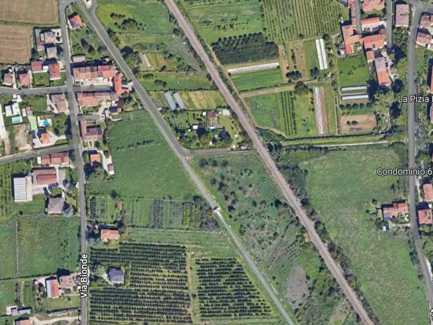 Immagine 1 di Terreno in vendita  a Verona
