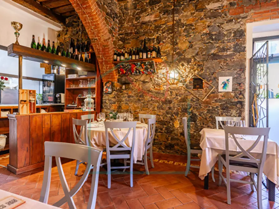 Immagine 2 di Attività commerciale in vendita  a Lerici