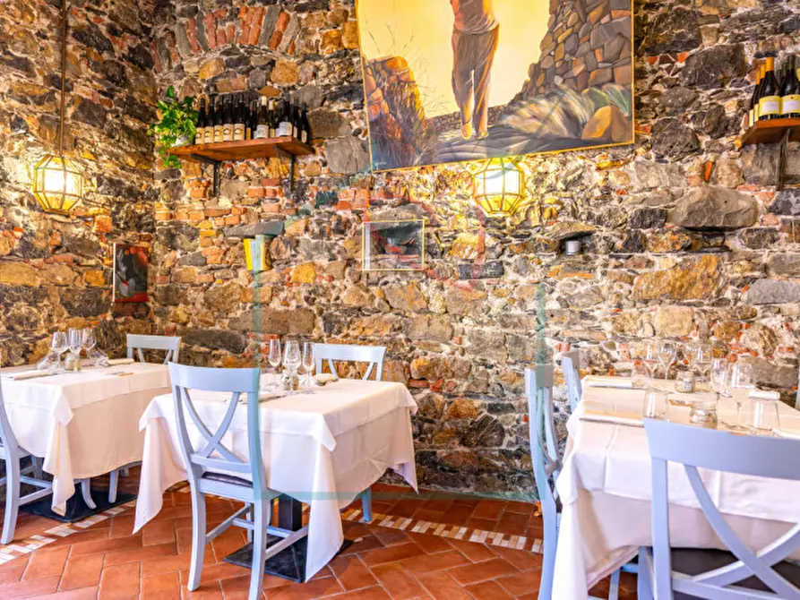 Immagine 5 di Attività commerciale in vendita  a Lerici