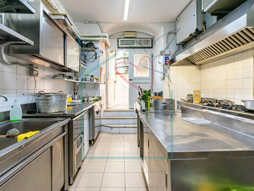 Immagine 12 di Attività commerciale in vendita  a Lerici