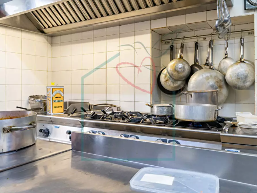 Immagine 13 di Attività commerciale in vendita  a Lerici