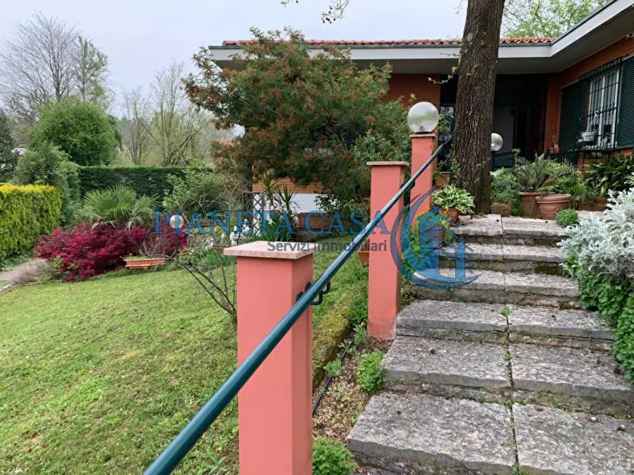 Immagine 1 di Villa in vendita  in Via Boccaccio 8 a Lesmo