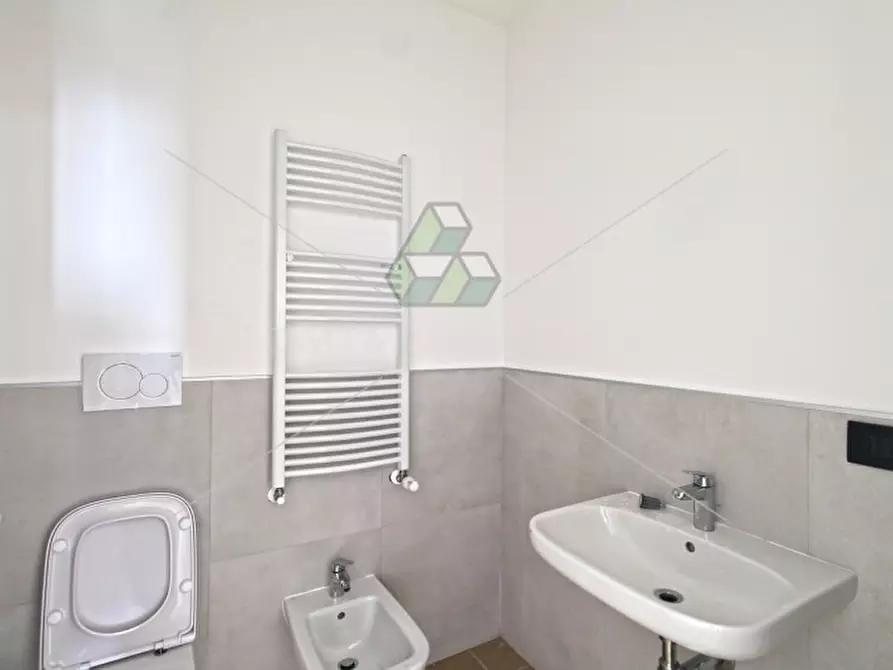 Immagine 17 di Appartamento in vendita  in Via Montegallo a Roma