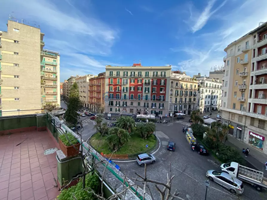 Immagine 1 di Appartamento in vendita  in Via Vincenzo D'Annibale a Napoli