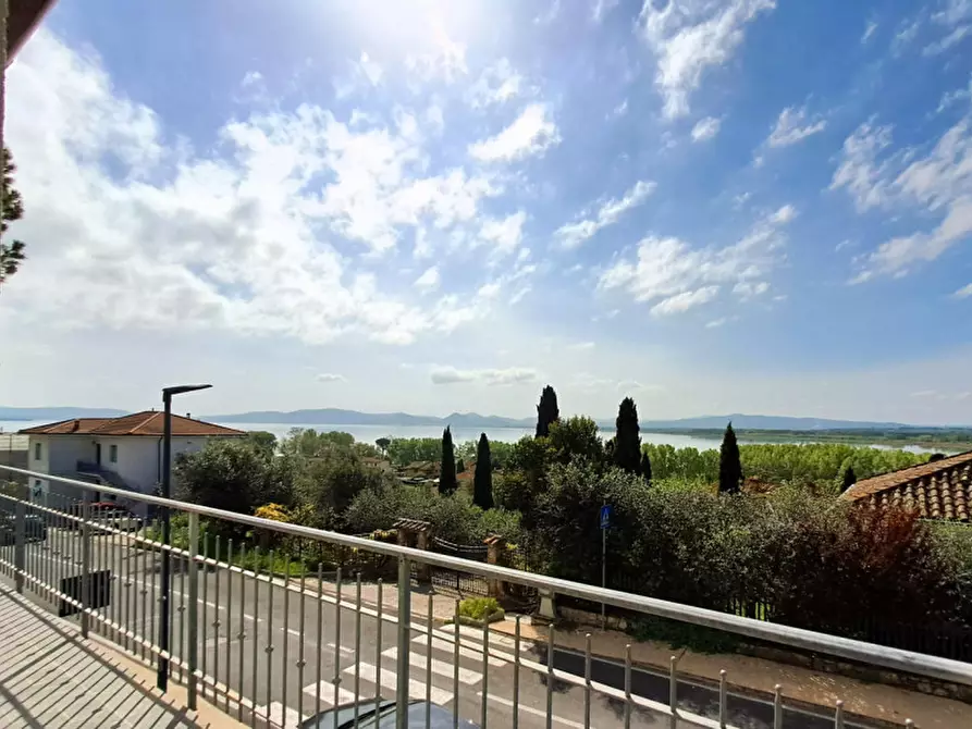 Immagine 1 di Casa indipendente in vendita  a Castiglione Del Lago