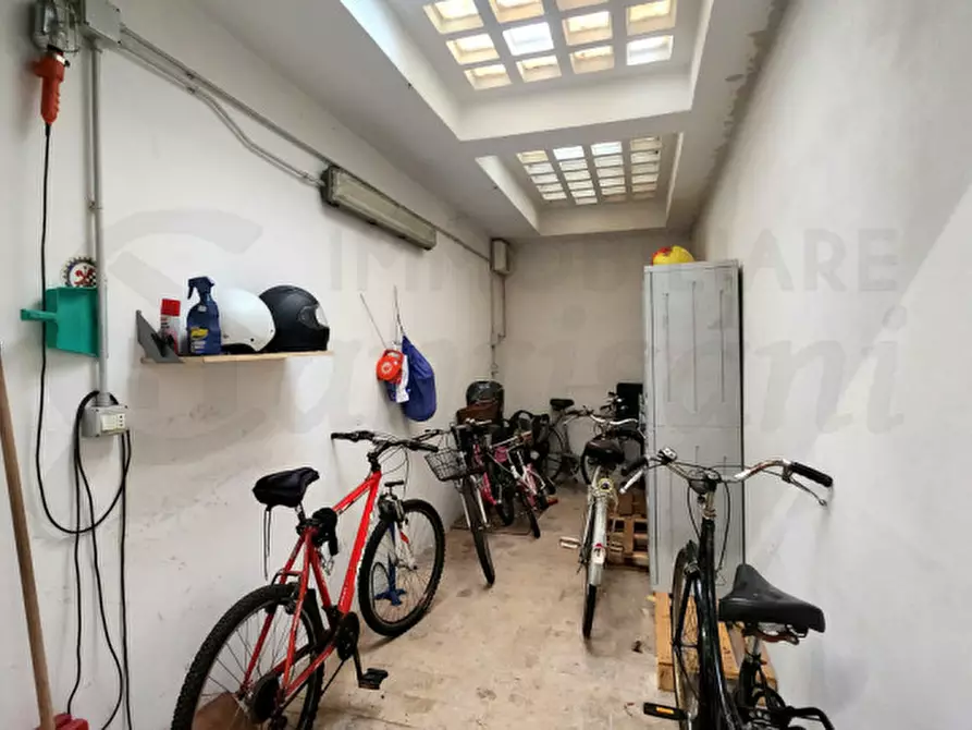 Immagine 1 di Garage in vendita  in via lambruschini a Firenze
