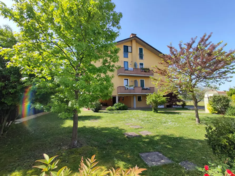 Immagine 1 di Appartamento in vendita  in via valla a Padova