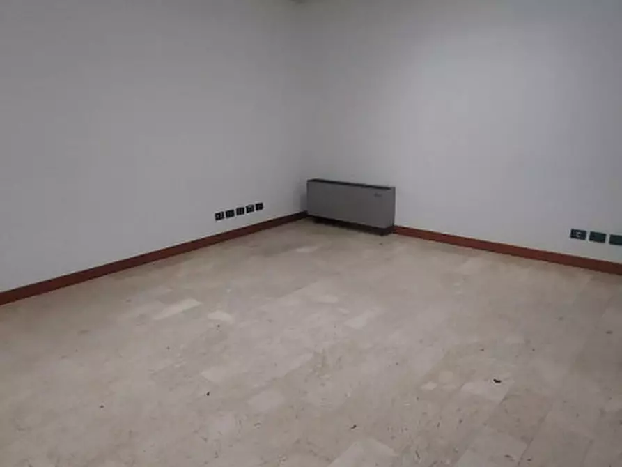 Immagine 10 di Ufficio in affitto  in via tommaseo a Padova