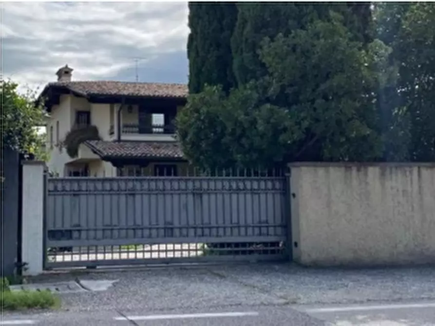 Immagine 1 di Casa indipendente in vendita  in VIA MOTTON 91 a Bassano Del Grappa