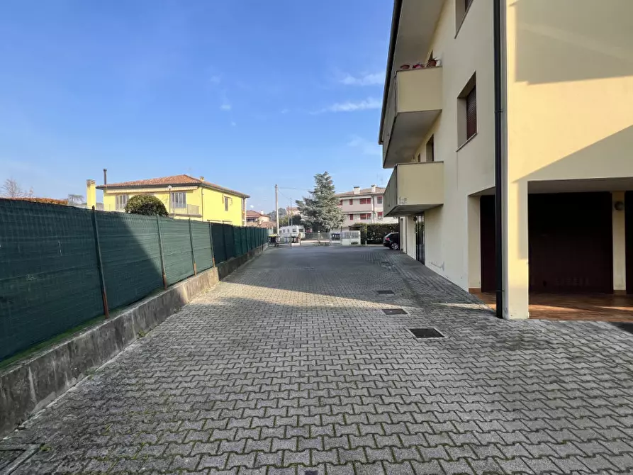 Immagine 1 di Appartamento in vendita  in via Einaudi a Montegrotto Terme