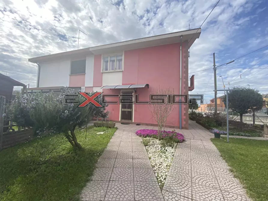 Immagine 1 di Casa bifamiliare in vendita  in Via G. Matteotti n.20 bis - Cavarzere (VE) a Cavarzere