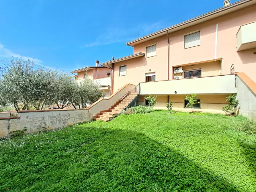 Immagine 1 di Villetta a schiera in vendita  a Passignano Sul Trasimeno