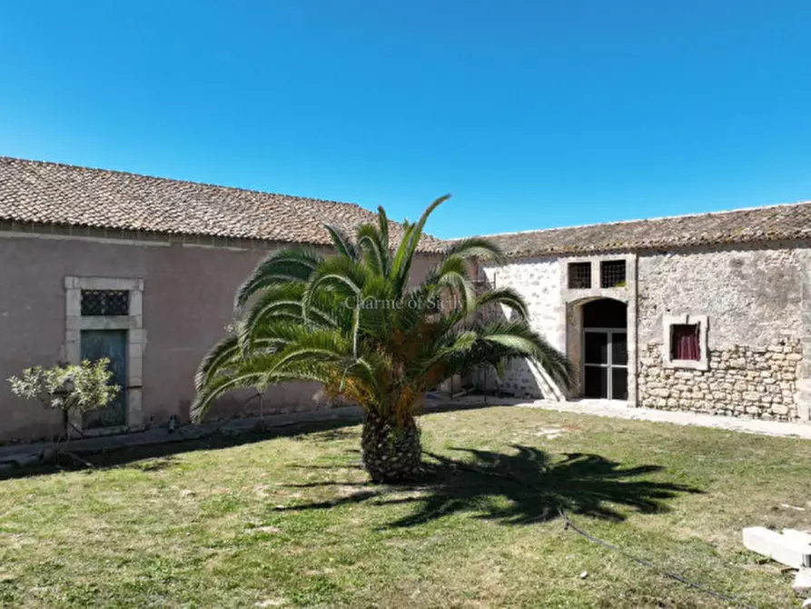 Immagine 2 di Rustico / casale in vendita  in Contrada Burgio a Noto