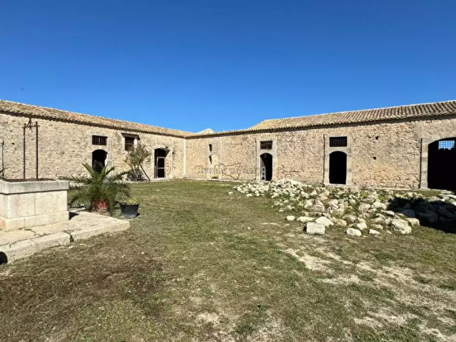 Immagine 7 di Rustico / casale in vendita  in Contrada Burgio a Noto