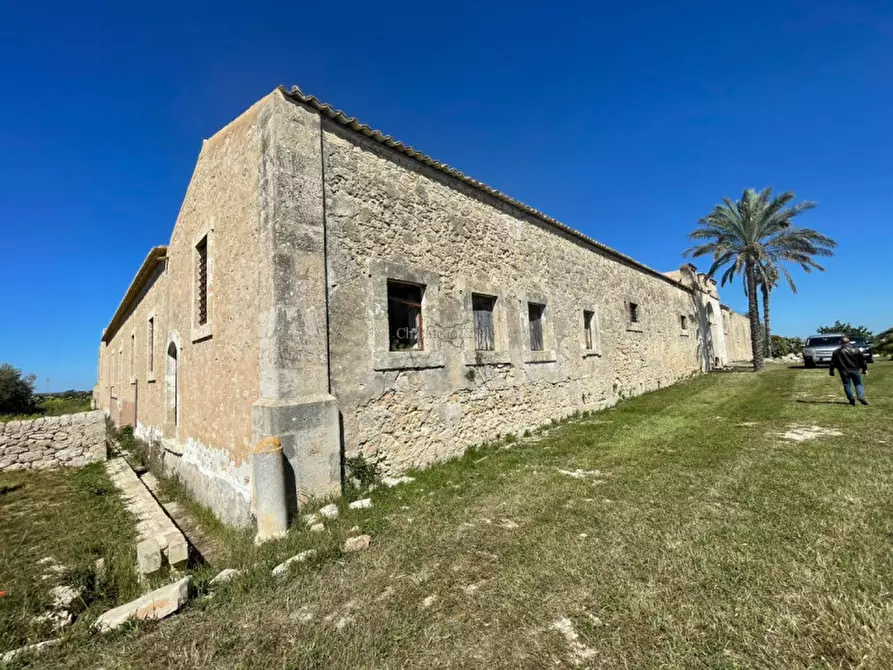 Immagine 38 di Rustico / casale in vendita  in Contrada Burgio a Noto