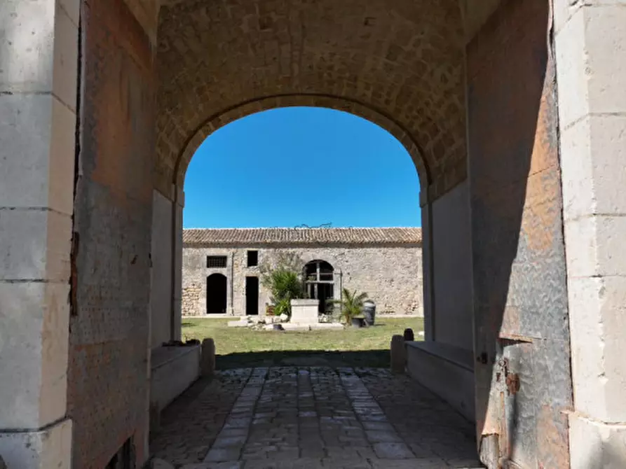 Immagine 51 di Rustico / casale in vendita  in Contrada Burgio a Noto