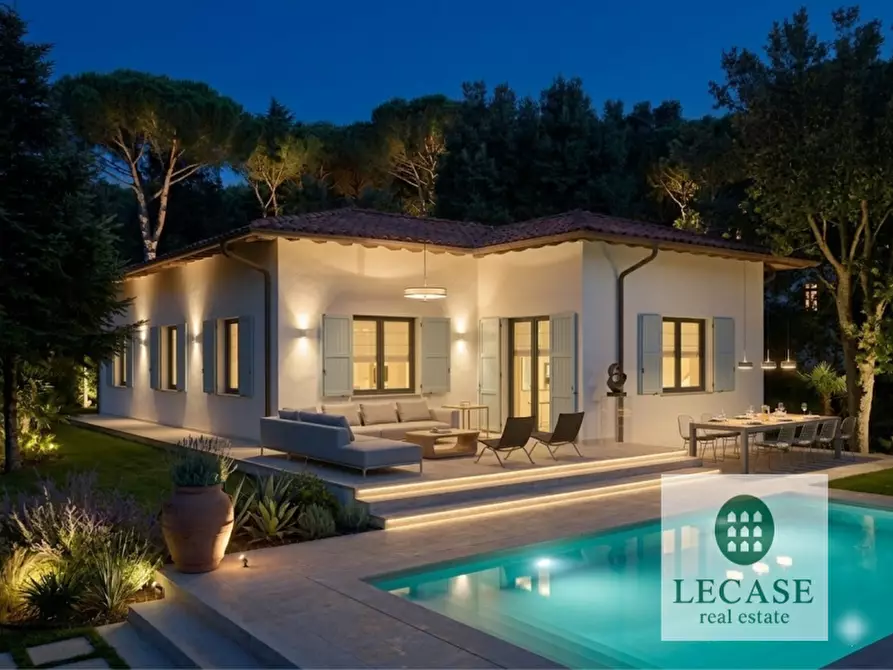 Immagine 1 di Villa in vendita  a Forte Dei Marmi