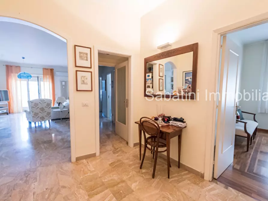 Immagine 1 di Appartamento in vendita  in Via Nazionale Adriatica nord, 90 a Pescara