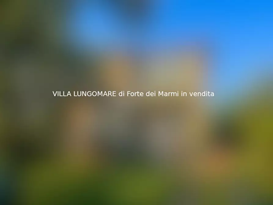Immagine 2 di Villa in vendita  a Forte Dei Marmi