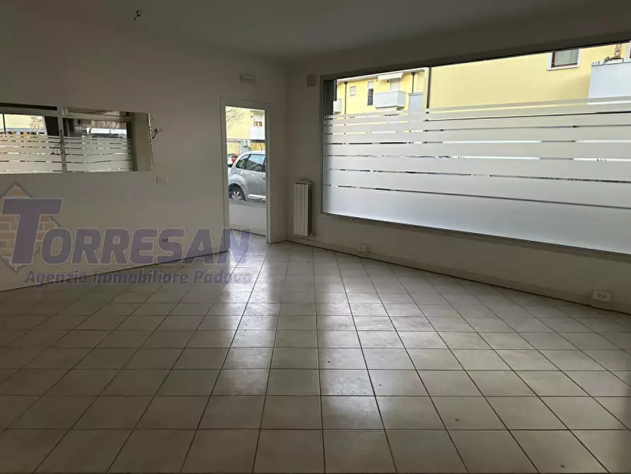 Immagine 5 di Negozio in affitto  in via pinelli a Padova