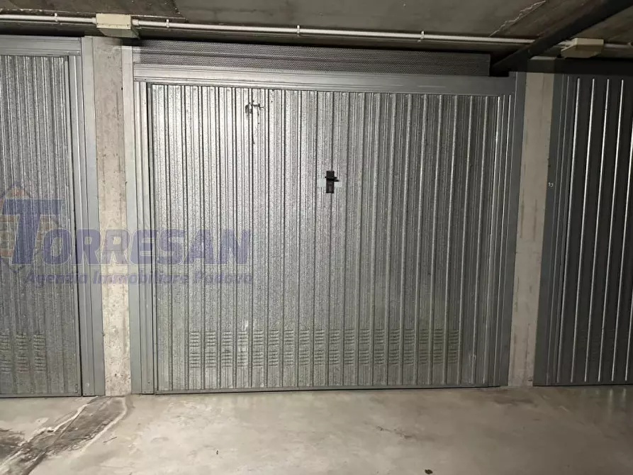 Immagine 15 di Negozio in affitto  in via pinelli a Padova