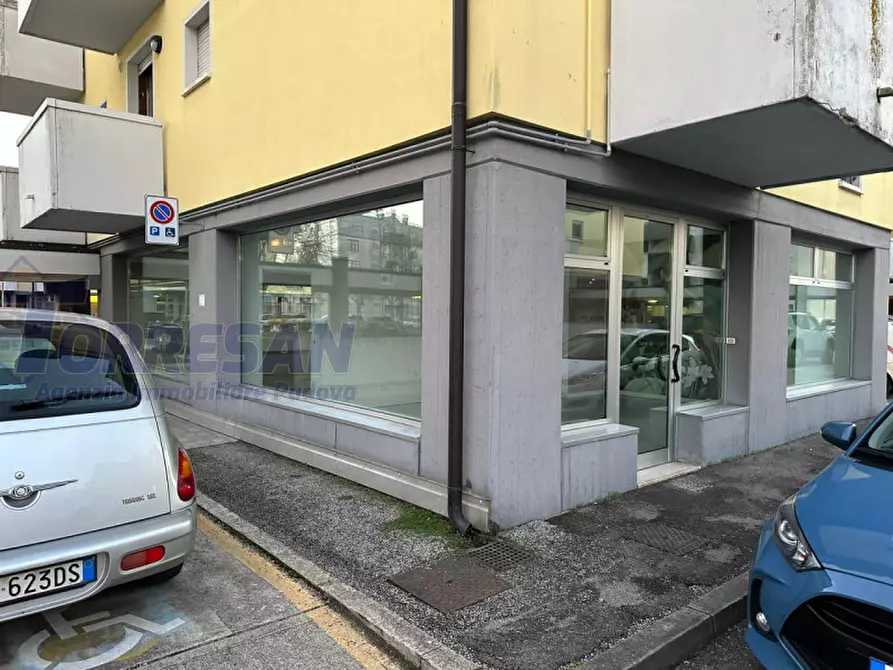 Immagine 16 di Negozio in affitto  in via pinelli a Padova