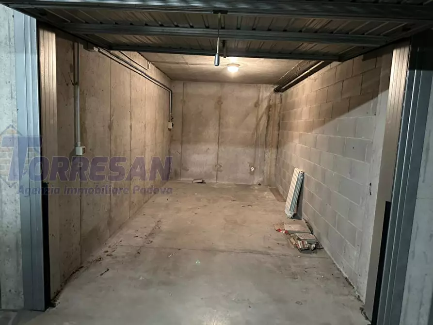 Immagine 17 di Negozio in affitto  in via pinelli a Padova