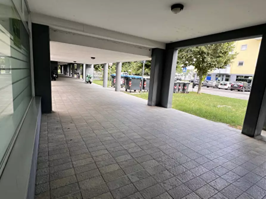 Immagine 20 di Negozio in affitto  in via pinelli a Padova