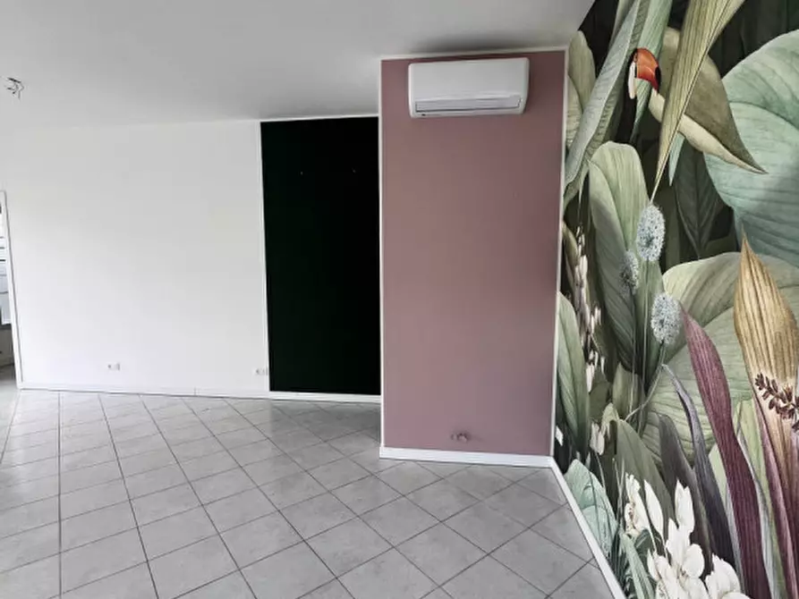 Immagine 22 di Negozio in affitto  in via pinelli a Padova