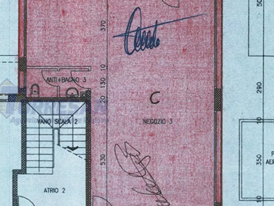 Immagine 25 di Negozio in affitto  in via pinelli a Padova