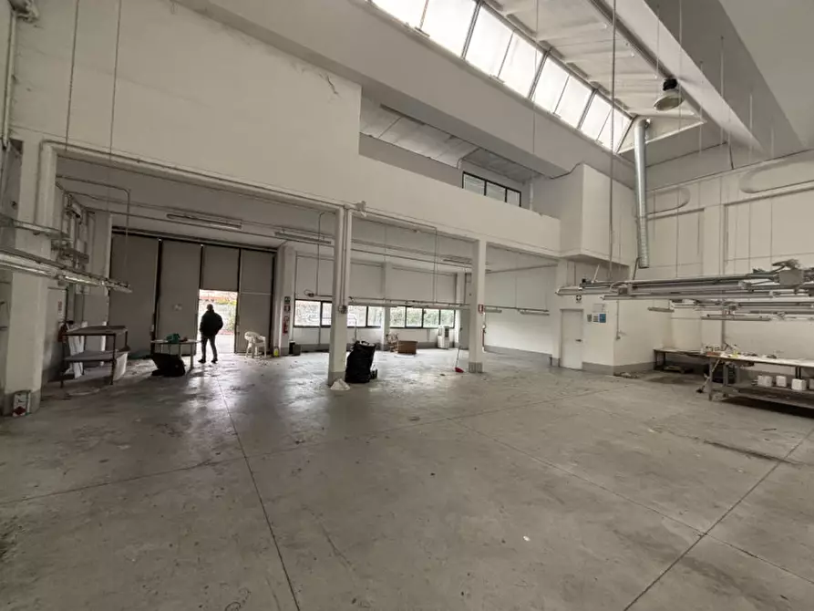 Immagine 30 di Capannone industriale in affitto  in VIA PISTELLI a Signa