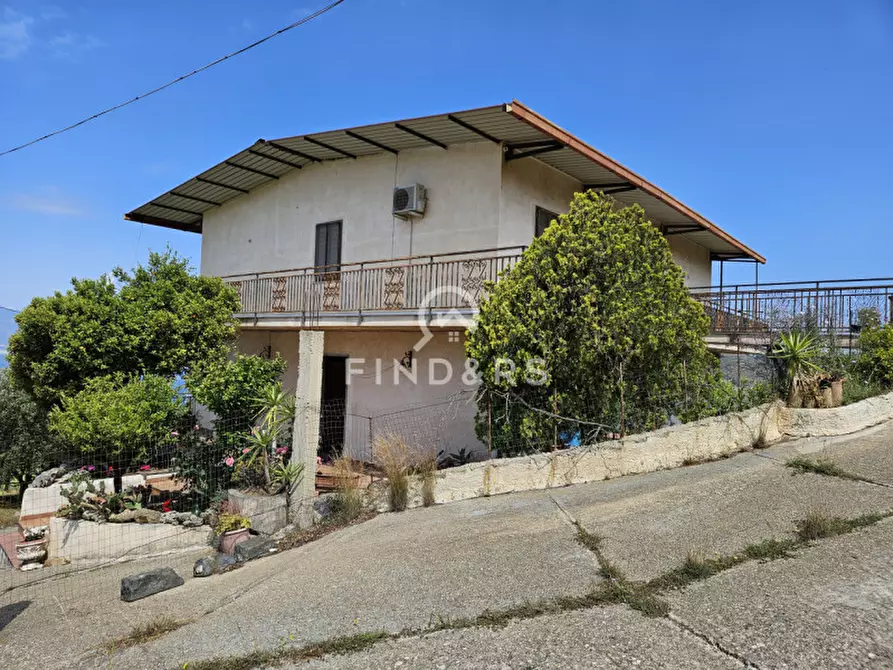 Immagine 1 di Casa trifamiliare in vendita  in via Eremo botte dir Triglia 36 a Reggio Di Calabria