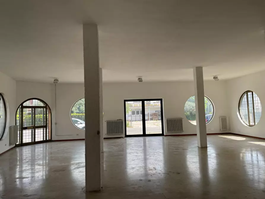 Immagine 2 di Laboratorio in vendita  a Pozzonovo