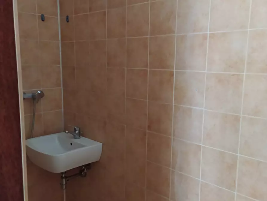 Immagine 9 di Laboratorio in vendita  a Pozzonovo