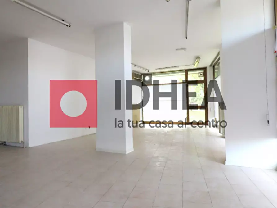 Immagine 4 di Negozio in affitto  in VIA CASTELLO D'AMORE a Treviso