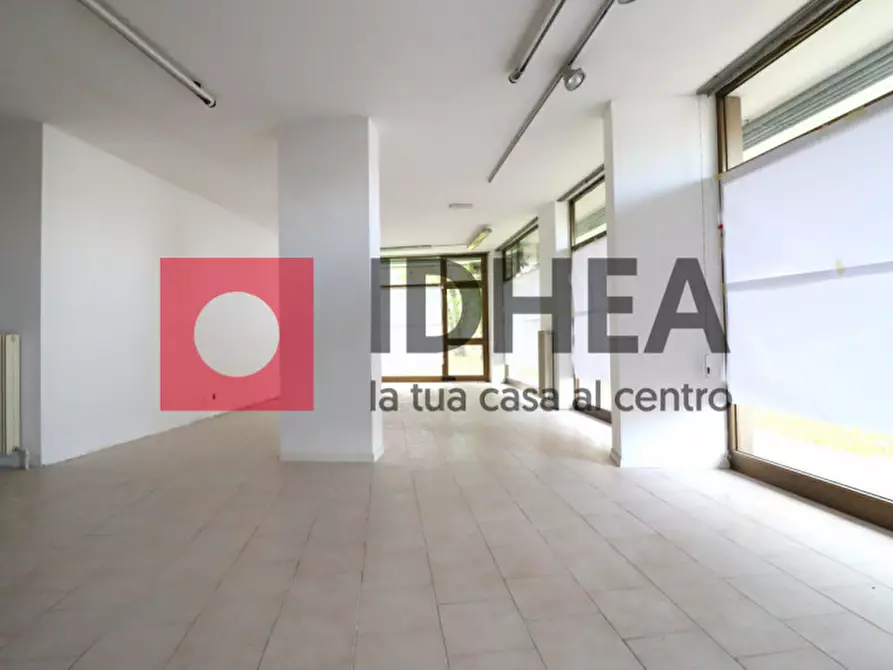 Immagine 5 di Negozio in affitto  in VIA CASTELLO D'AMORE a Treviso