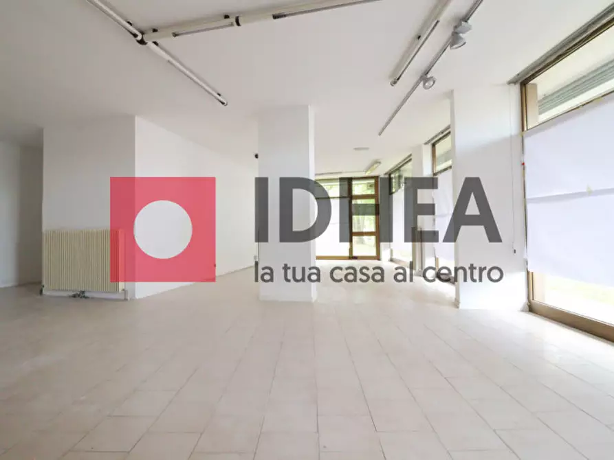 Immagine 6 di Negozio in affitto  in VIA CASTELLO D'AMORE a Treviso