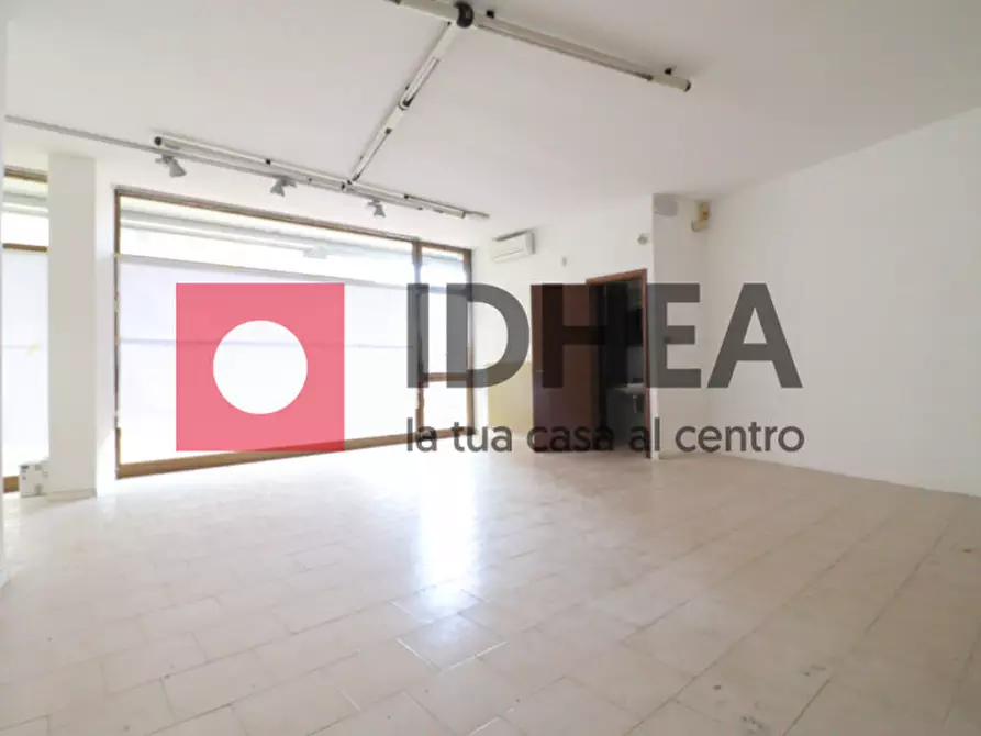 Immagine 14 di Negozio in affitto  in VIA CASTELLO D'AMORE a Treviso