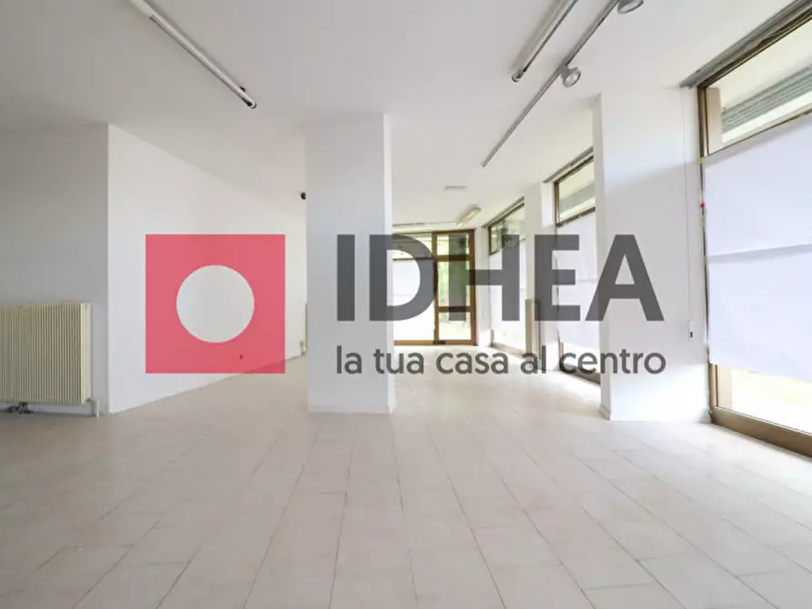 Immagine 15 di Negozio in affitto  in VIA CASTELLO D'AMORE a Treviso