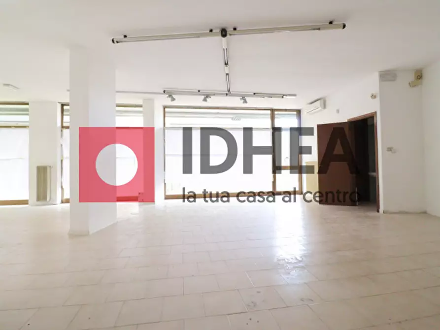 Immagine 16 di Negozio in affitto  in VIA CASTELLO D'AMORE a Treviso