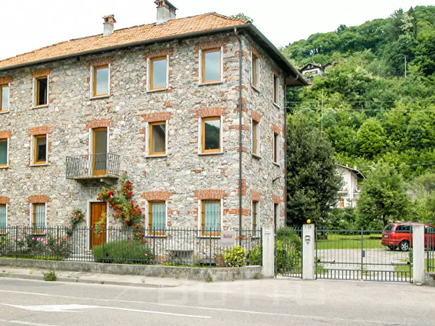 Immagine 1 di Casa indipendente in vendita  in VIALE VARALLO 130 a Borgosesia