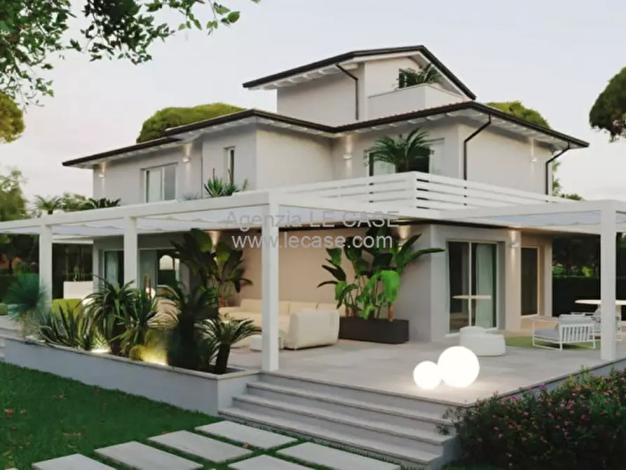 Immagine 2 di Villa in vendita  in via Vanzetti a Forte Dei Marmi