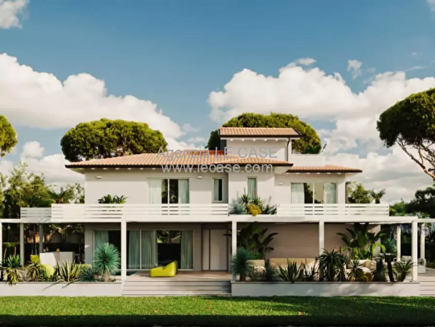Immagine 4 di Villa in vendita  in via Vanzetti a Forte Dei Marmi