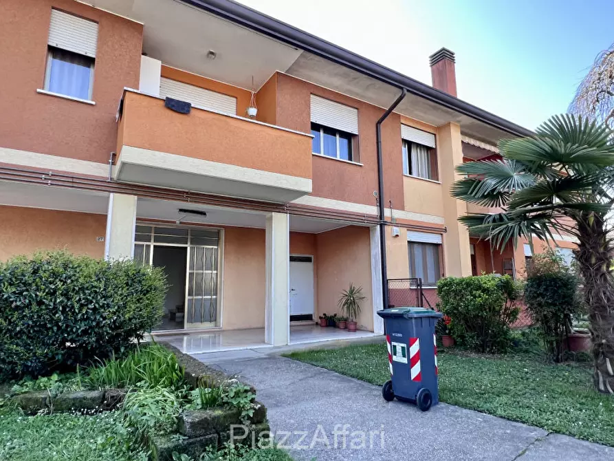 Immagine 1 di Appartamento in vendita  in Campolongo Maggiore - Via Roma a Campolongo Maggiore