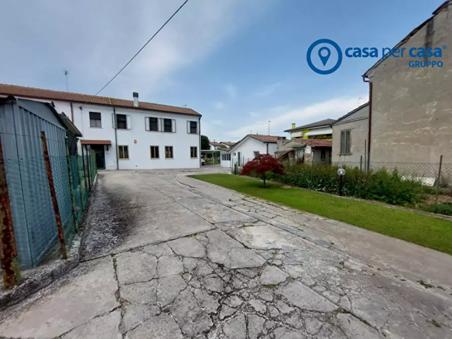 Immagine 2 di Casa bifamiliare in vendita  in Bottrighe, Via Umberto Maddalena a Adria